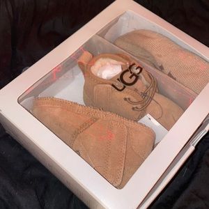 Baby Ugg boot & hat set